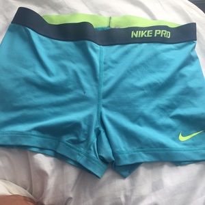 Nike pro shorts women’s 3”